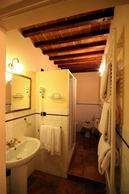 Baldovino Di Monte Bed and Breakfast Monte San Savino Exteriör bild